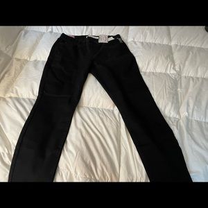 LEVI’S NWT Black skinny pull on jeans